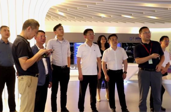 何朝辉率团赴粤港澳大湾区开展招商考察
