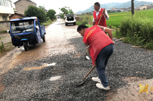 雙橋坪鎮(zhèn)：保障出行安全 公路養(yǎng)護“正當(dāng)時”