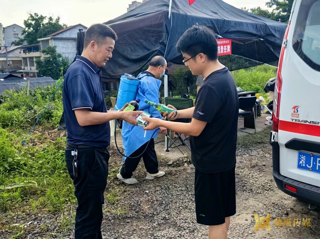 鼎城区精神卫生中心：防汛慰问暖人心 情系一线送关爱