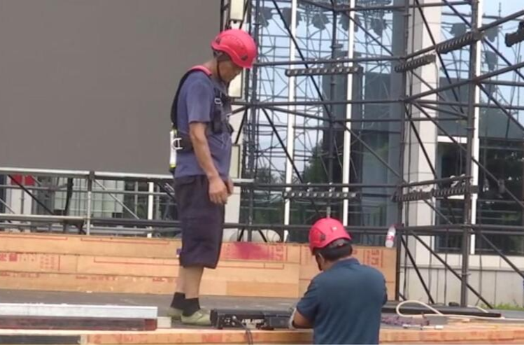 2024中国·常德江南音乐节开幕式舞台搭建进入尾声