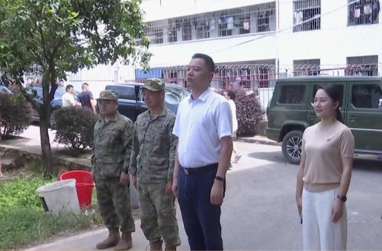 鼎城区领导慰问驰援岳阳华容的鼎城抢险救灾队伍