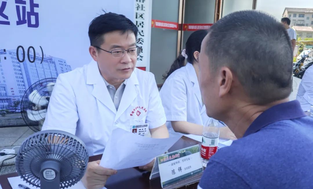 四医名医鼎城行丨白衣天使暖心公益义诊活动走进孔家溶社区