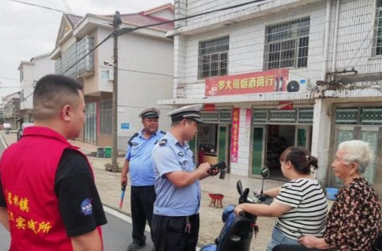 镇德桥镇:开展交通违法集中整治行动