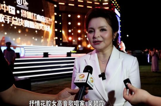女高音歌唱家吴碧霞接受本台记者采访