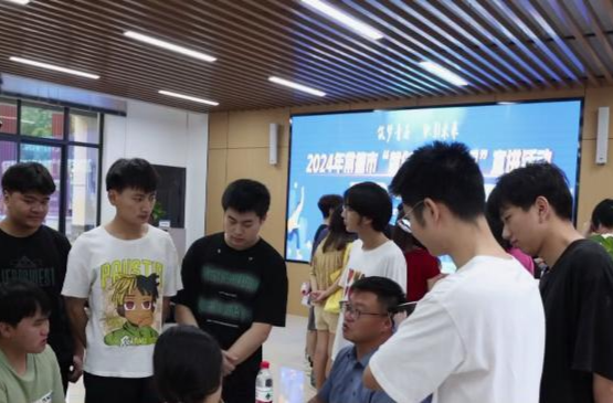 鼎城：就业“帮帮团”让高校毕业生搭上就业“直通车”
