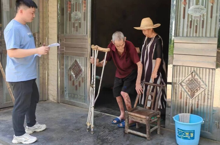 花岩溪镇：农保宣传面对面 服务群众暖人心