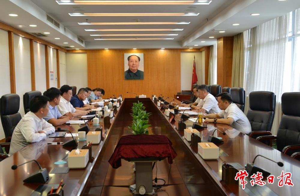 罗毅君与党外代表人士、民营企业家和商协会负责人联谊交友