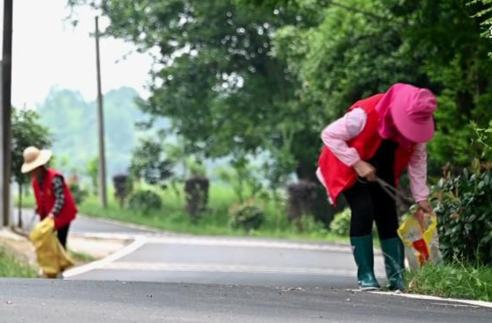 鼎城： 公益性岗位助力困难群体就业