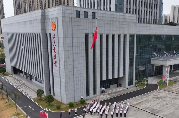 鼎城区委机关举行庆祝新中国成立75周年升旗仪式