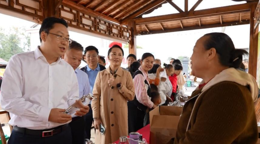 陈远到谢家铺镇港中坪村督导检查国庆期间文旅市场安全并调研港中坪片区建设工作