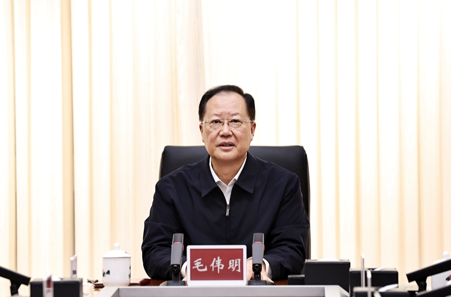 毛伟明总结部署“两重”“两新”送解优专项行动
