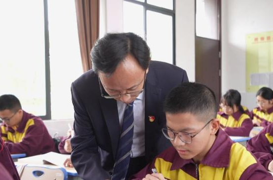 鼎城一中：创新管理模式  培强师资队伍