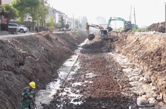 中河口镇：抢抓黄金施工期 秋冬水利建设忙