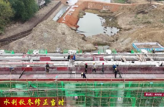 【水利秋冬修正当时】草坪镇：抢抓“黄金期”  水利修缮惠民生