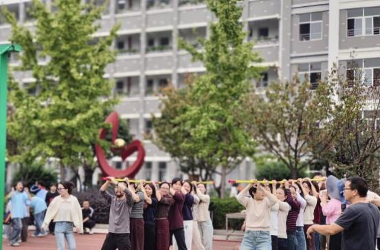 武陵小学：举办“趣味运动 ‘师’放活力”教师趣味运动会
