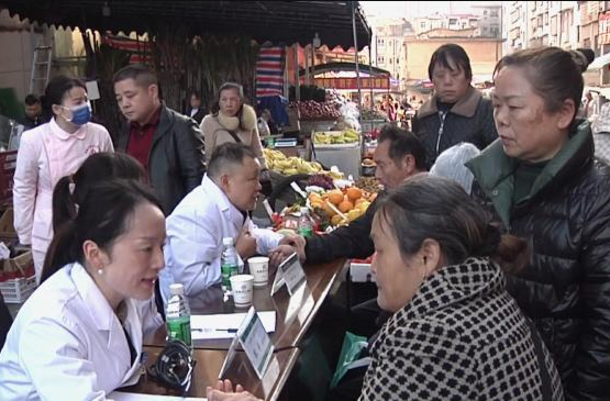 鼎城区市场服务中心携手市四医院开展义诊活动