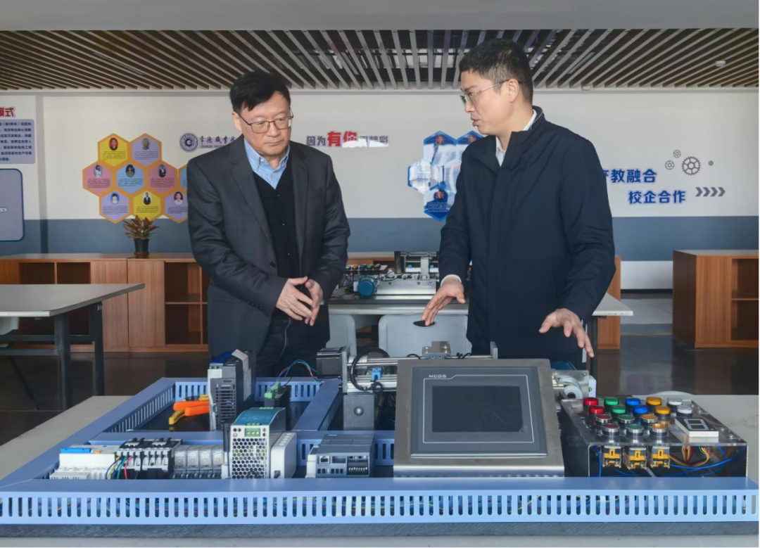 香港理工大学先进制造研究院首席项目研究员陈本中博士来常德高新区考察交流