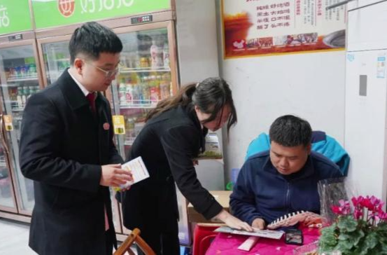 鼎城区人民法院:送“法”进社区
