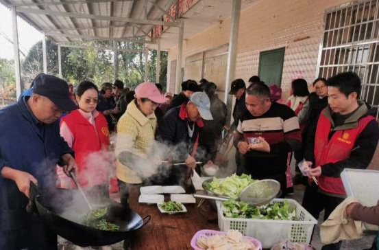 鼎城区民政局：开展“爱在暖冬  暖胃更暖心”老年人活动