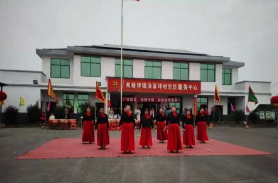 双桥坪镇：举办广场舞与鼓舞表演活动