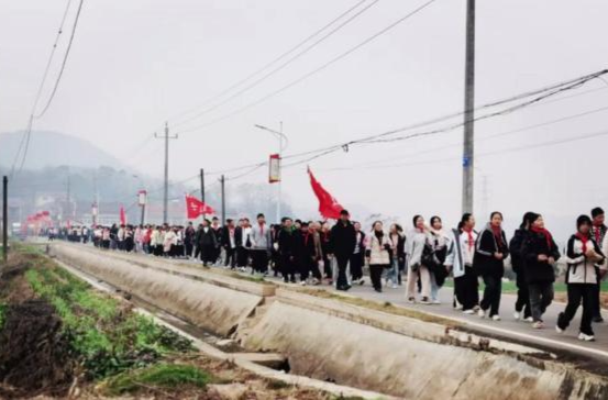 蔡家岗中学：举办“青春砥砺行 阔步新征程”活动