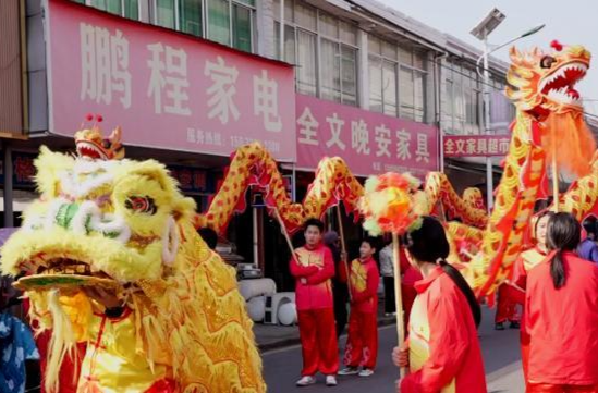 尧天坪镇：龙腾狮舞闹新春