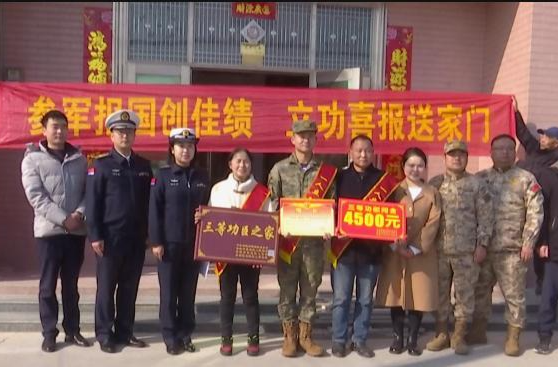 鼎城：为现役立功军人送喜报