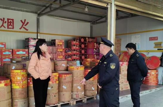 鼎城区交通运输局:开展烟花爆竹道路运输领域“打非治违”专项行动