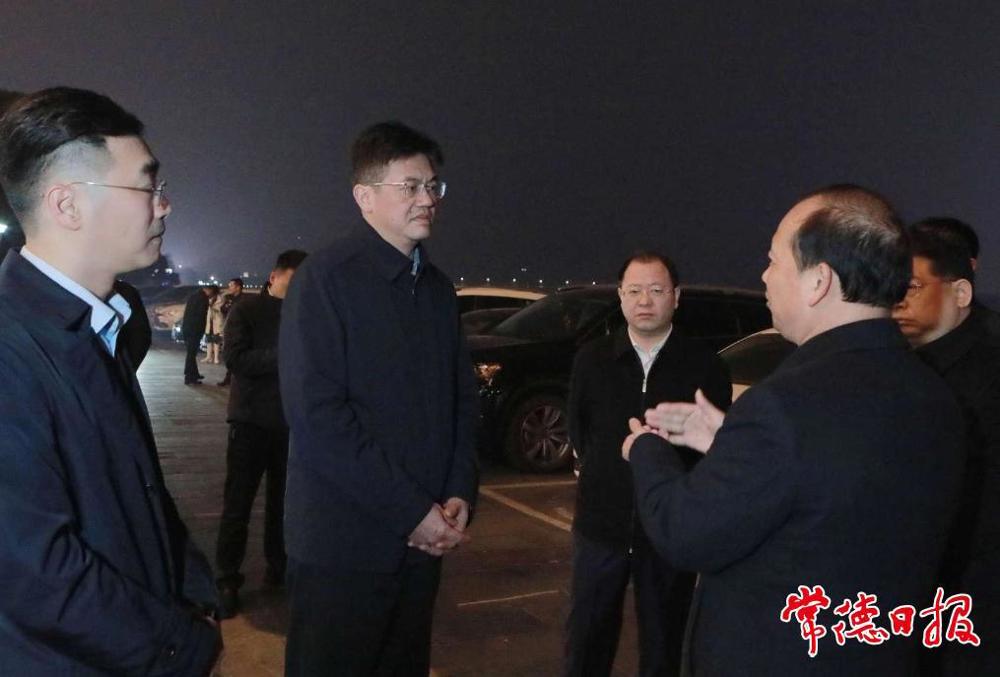 罗毅君周振宇带队调研市城区春节亮化和烟花爆竹管控工作