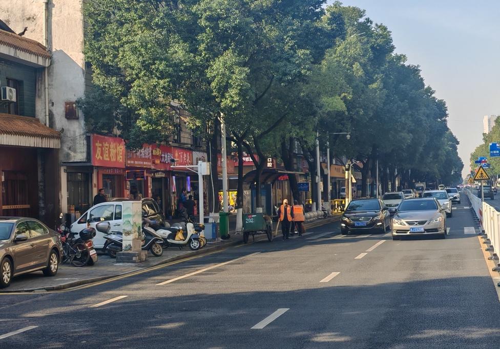 一抹靓丽的“环卫橙”——鼎城区环卫服务中心工作走笔