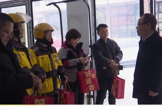 鼎城区领导走访慰问新就业群体