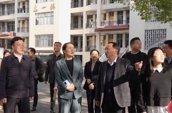 市政协领导带队走访市政协鼎城活动组委员
