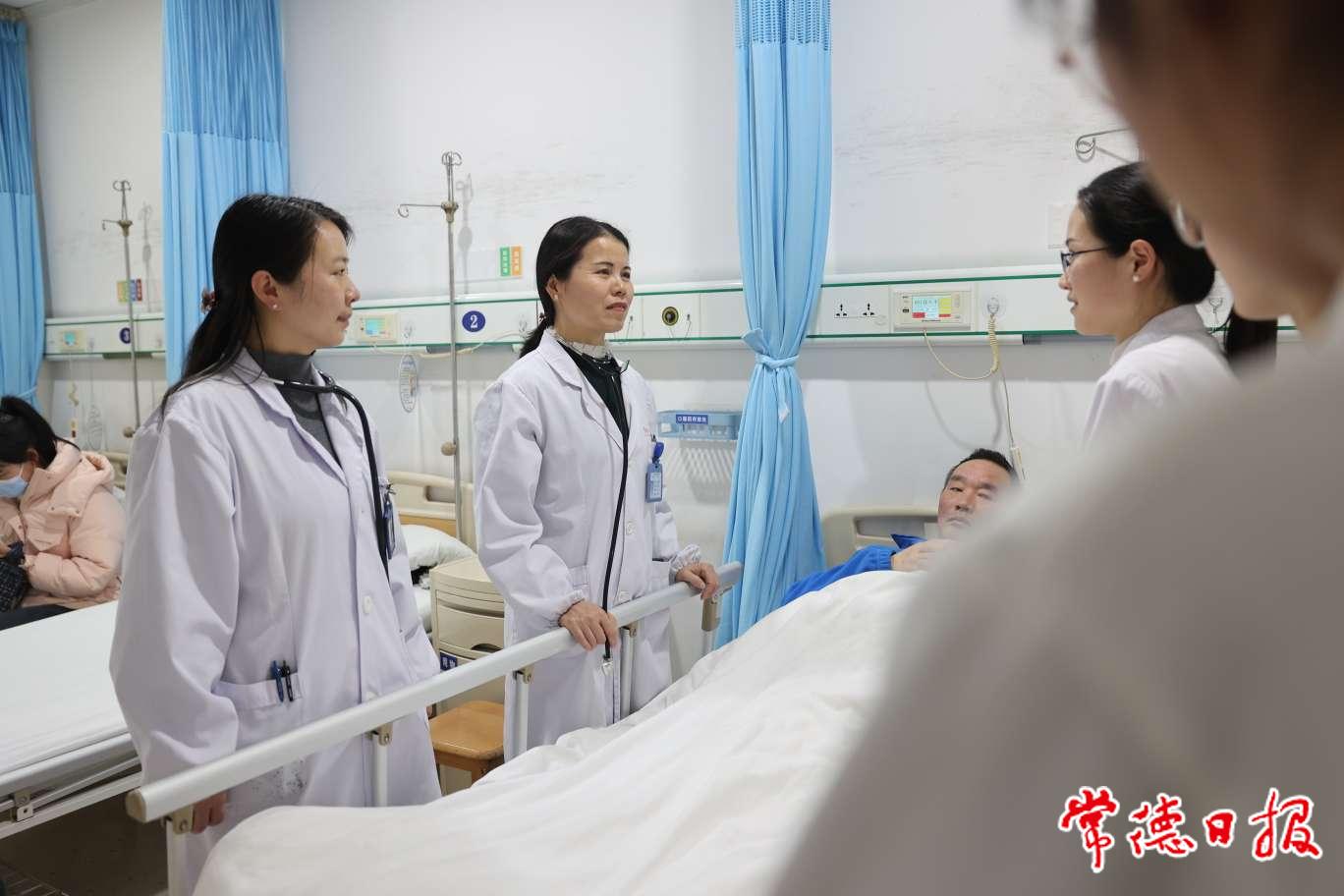 留得红莲听民声——访全国人大代表、常德市第一人民医院内分泌科主任甘胜莲