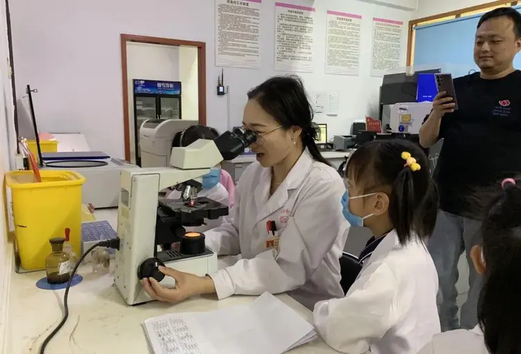 萌娃化身“小医生”，常德市妇幼保健院迎来最萌“实习天团”