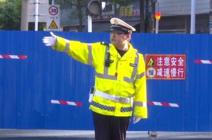 鼎城：干群携手共筑平安上学路