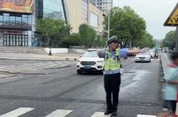 鼎城交警：织密护学安全网