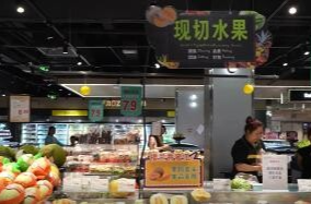 夏季水果消费升温 榴莲西瓜等应季鲜果成“顶流”