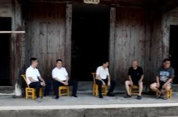 何朝辉到镇德桥镇开展“七一”走访慰问和安全生产检查