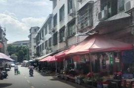 鼎城区城管局：开展仙门巷专项整治行动