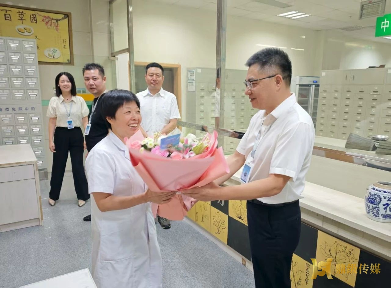 鲜花与热血同绽，荣誉与责任共辉——致敬中国医师节