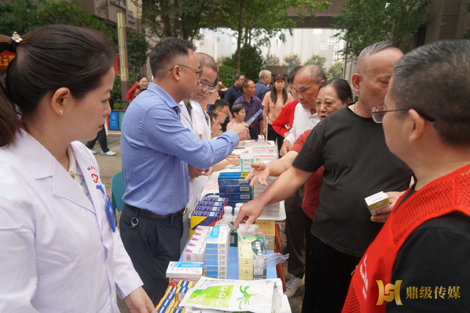 喜迎国庆 情满中秋——鼎城区统一战线开展便民社会服务活动