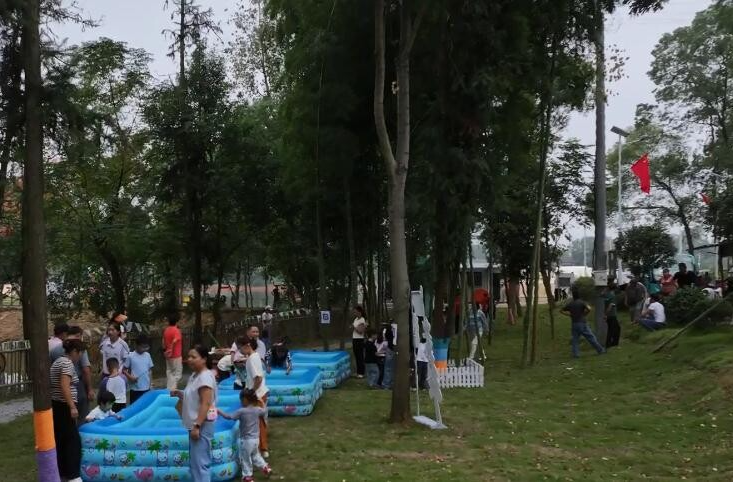 港中坪村：稻田边 竹林间 童趣乐无边