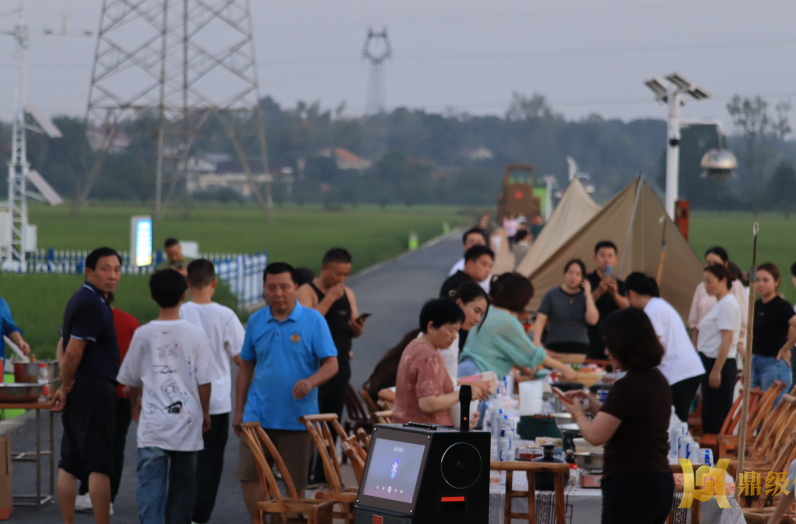 港中坪村：首届中秋长桌宴 乡愁与希望共融