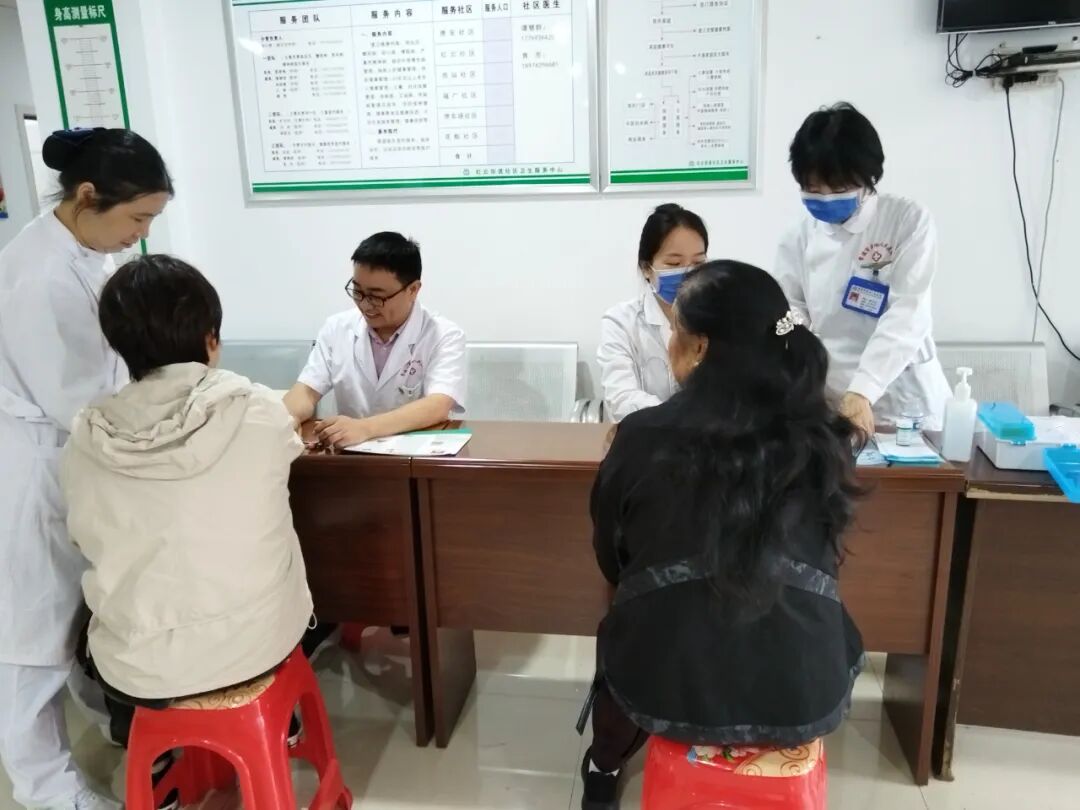紧密型医共体巡回医疗走进红云社区卫生服务中心