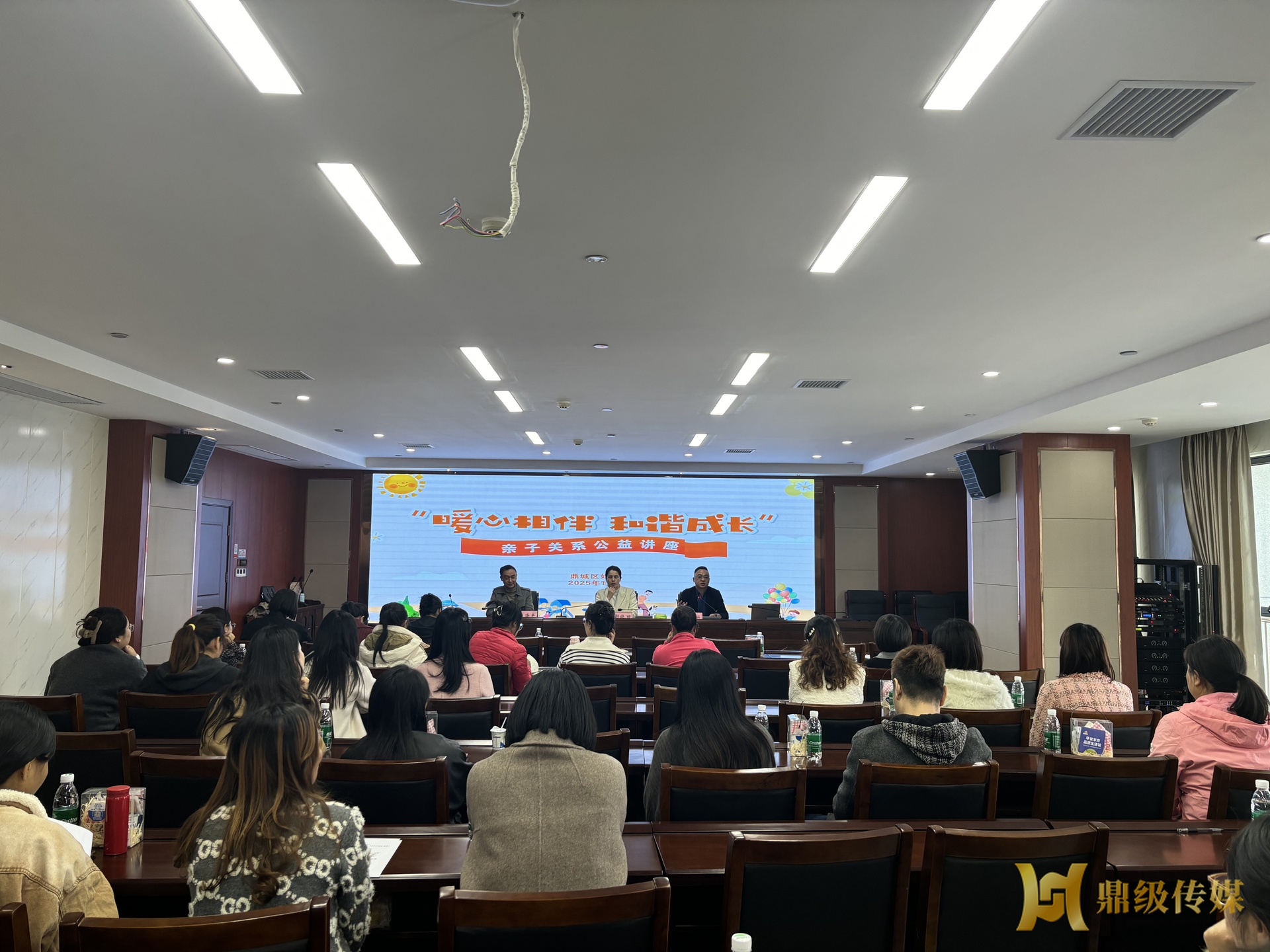 鼎城区妇联举办“暖心相伴·和谐成长” 亲子关系公益讲座