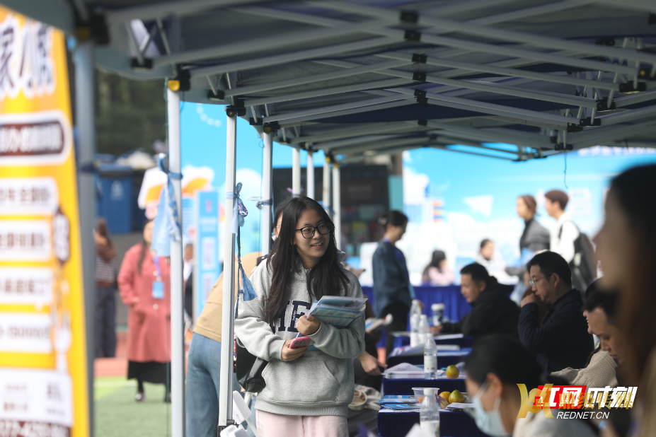 好评中国丨从“纸上”到“心上”，创业政策何以成为青春底气