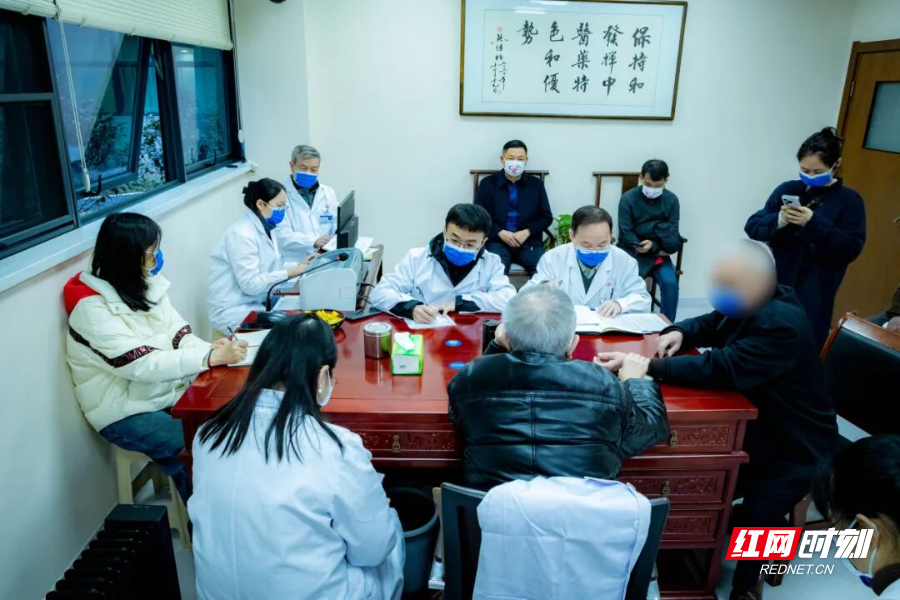 把脉健康面对面，国医大师熊继柏在常德市第一中医医院坐诊