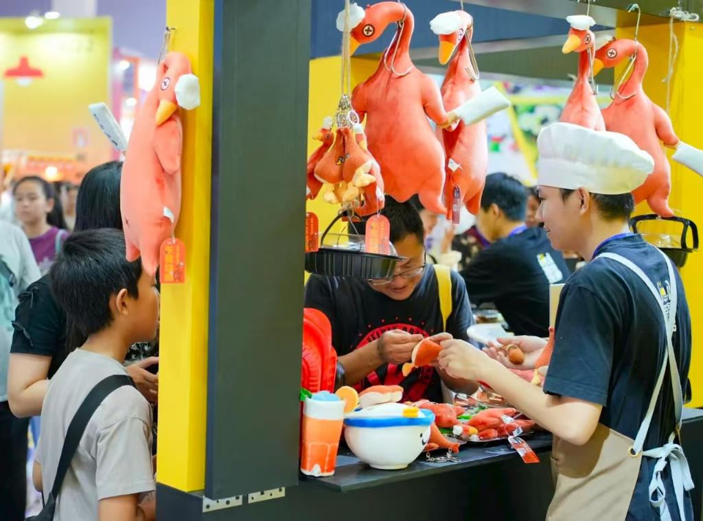 “情绪经济”焕新，为发展注入温暖动能丨2025新经济新现象