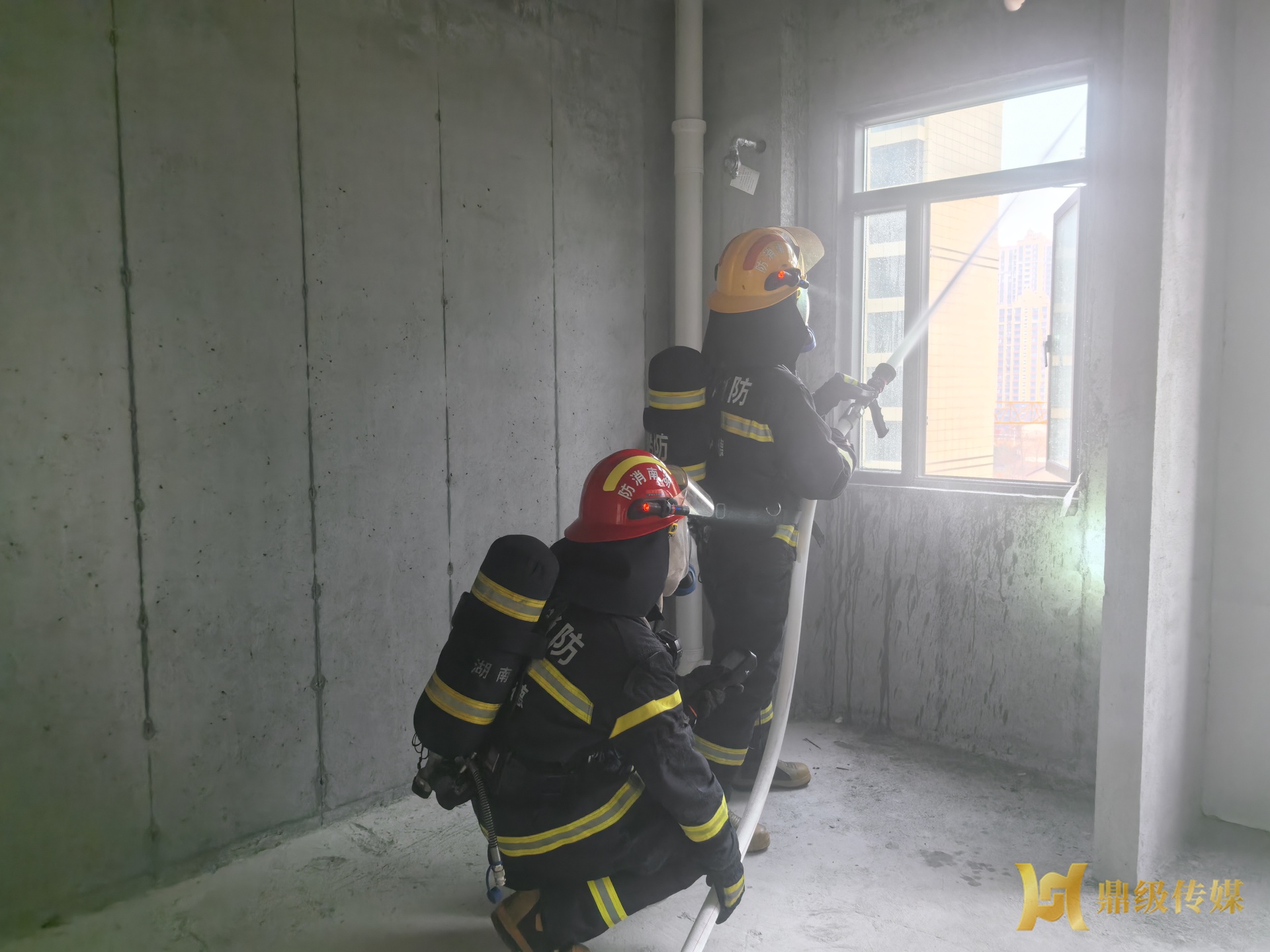 鼎城区组织开展高层建筑灭火救援实战演练