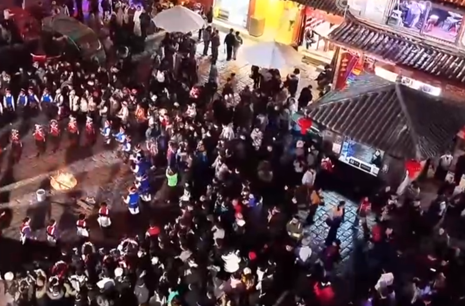 【情满中国年】“小家”热气腾腾 “大家”蒸蒸日上